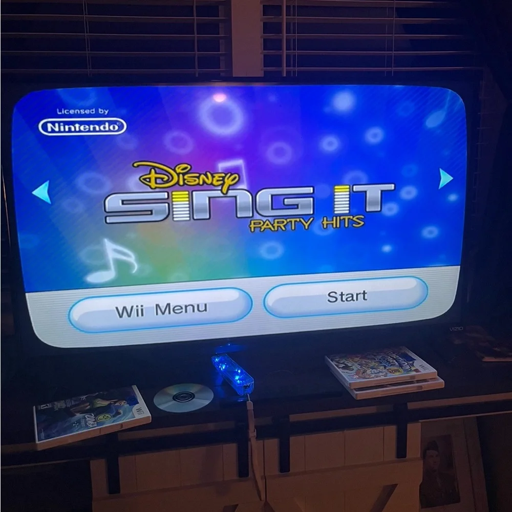 Nintendo Wii Disney Sing It: Party Hits- Complete w/ Manual - Tested And Working